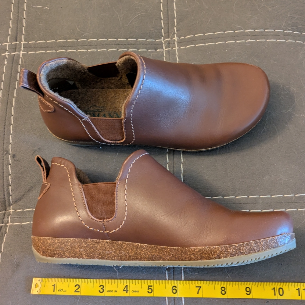 Women's 8.5 Stegmann Clogs